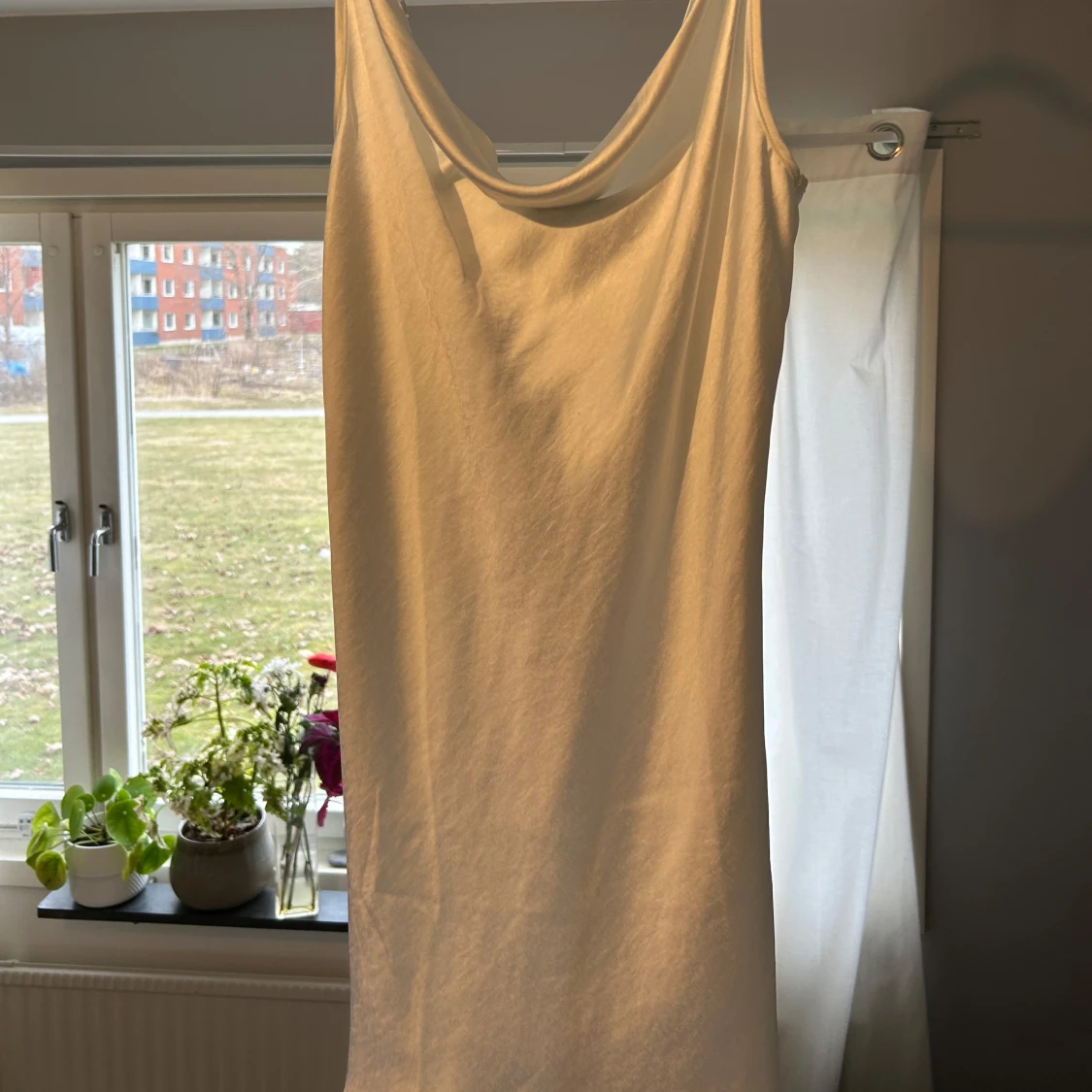 Vit klänning från Motel (Pavia Dress Ivory)  - 2