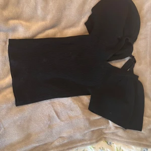 Svart topp  - söt topp från only😍