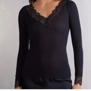 Intimissini - Svart intimissimi tröja, nypris 569kr 