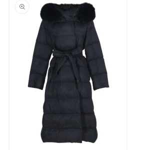 Lilly jacket - Säljer 2 nya jackor med päls från furstockholm. Storlek S och M