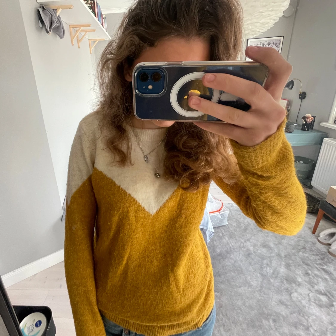 Gul och vit stickad tröja - 2