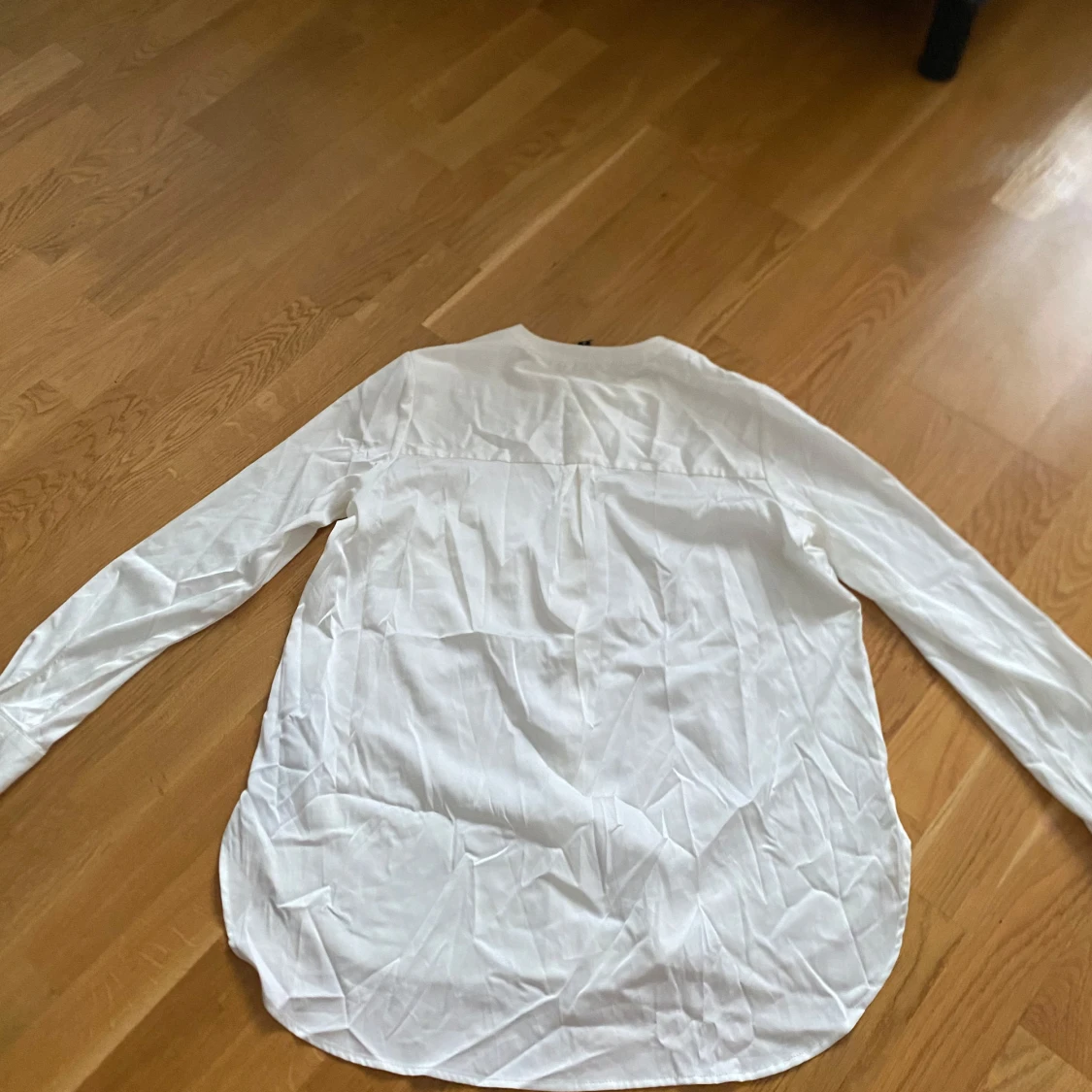 Vit långärmad skjorta - 1