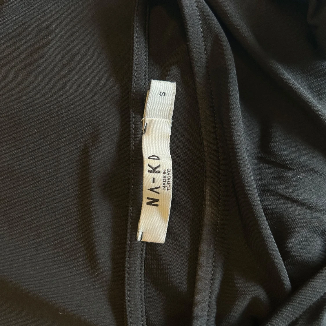 Svart klänning från NA-KD - 3