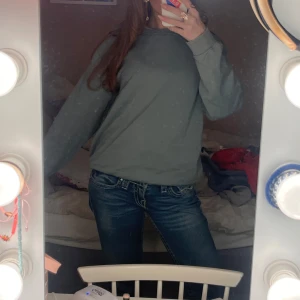 Grön super mysig sweatshirt  - jätte fin sweatshirt i ett mjukt material, passar till nästan allt! 