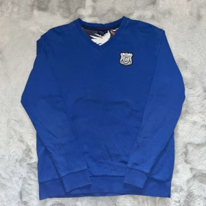 Blå tröja från Gant - Säljer en snygg blå tröja från Gant | nypris 800kr | mycket bra skick | hör av er vid minsta fundering🤗