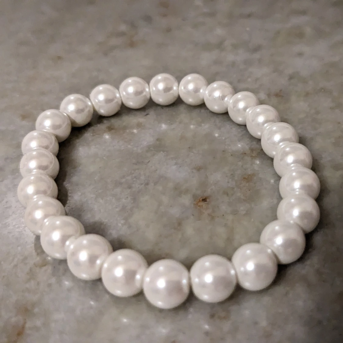 Vitt pärlarmband - 2