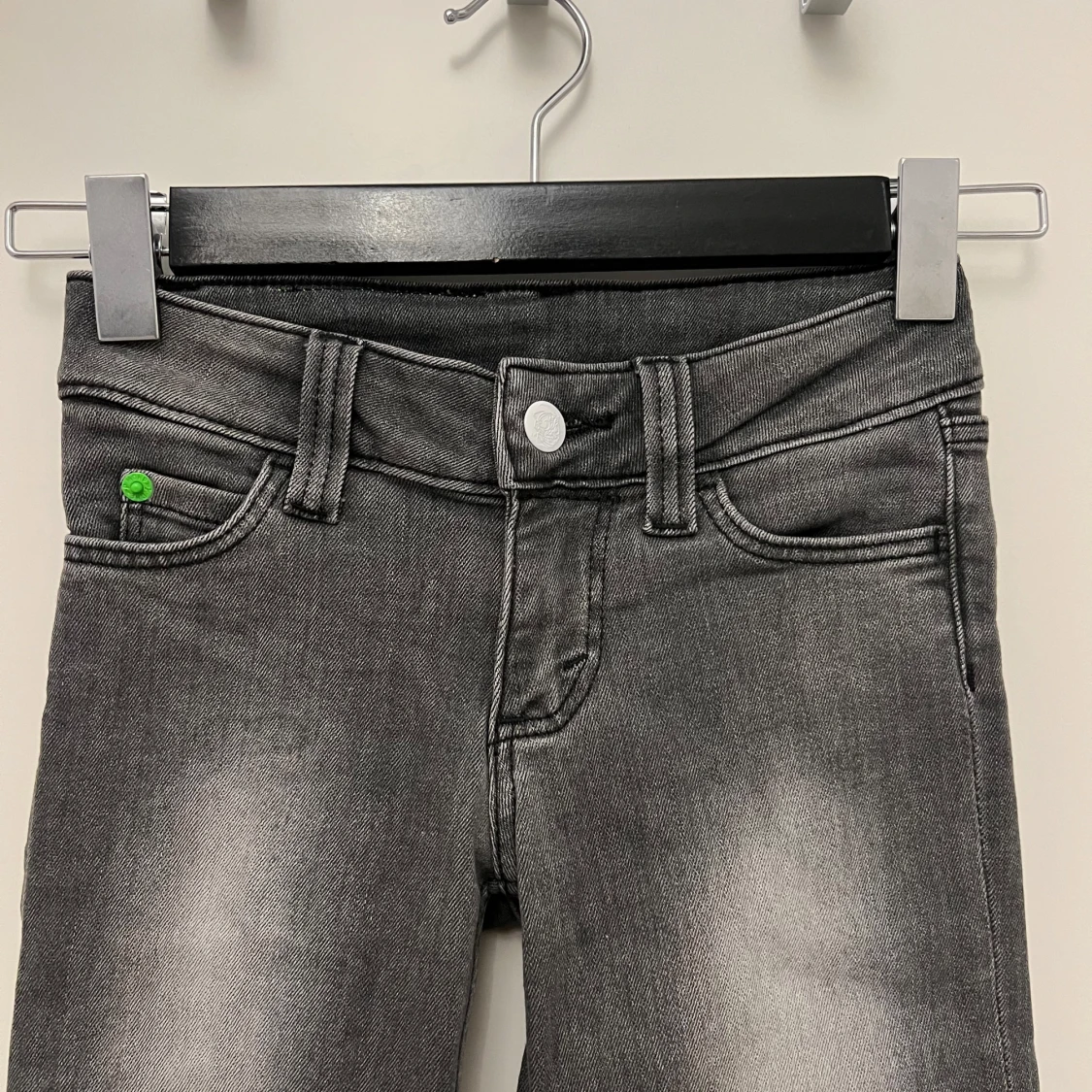 Grå bootcut jeans - 3