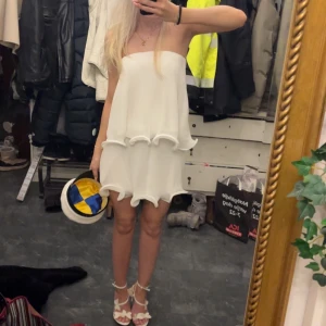 Studentklänning - Intressekoll på detta set från Na-kd💗 Storlek 32-xxs, aldrig använd! 