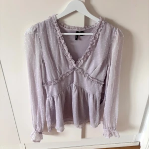 Lila blus - Jättefin blus från Vero Moda, knappt använd! 💞