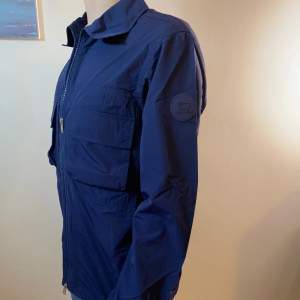 Helt ny woolrich Jacka i storlek S. Nypris:3000kr mitt pris:1300kr! Hör av er vid frågor och funderingar!