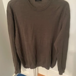 Beige tröja från Sand Copenhagen - Stickad tröja från sand i storlek L. Inga defekter på tröjan hör av dig vid eventuella frågor.