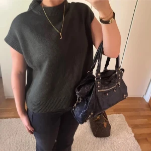 Kortärmad stickad  - Liknar softgoat. Super bra material 🤎🤎