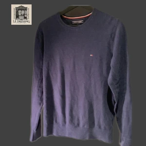 Tommy hilfiger sweatshirt  - Storlek S, är i fint skick 9/10. Nypris runt 1200kr. Stickad tröja.