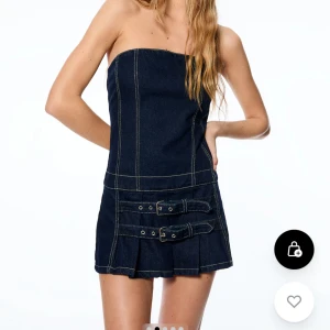 Jeans klänning  - Jättefin jeansklänning från pull & bear. Helt ny med prislapp. Nypris 300!!!❤️‍🔥