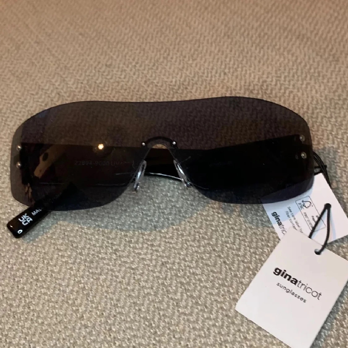 Svarta solglasögon från Gina Tricot - 1