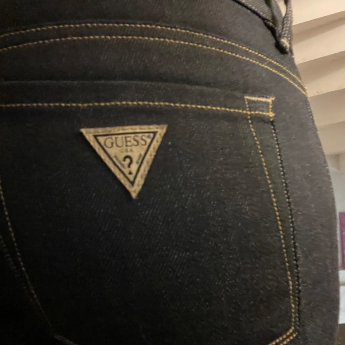Mörkblå Lågmidjade  jeans från Guess - 2