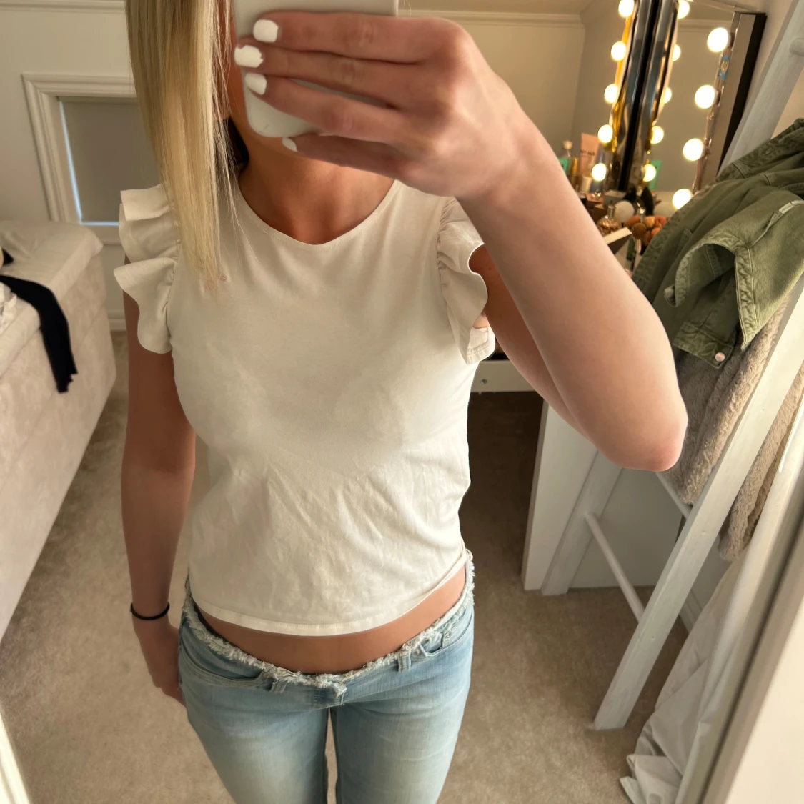 Vit topp med volangärmar från Gant