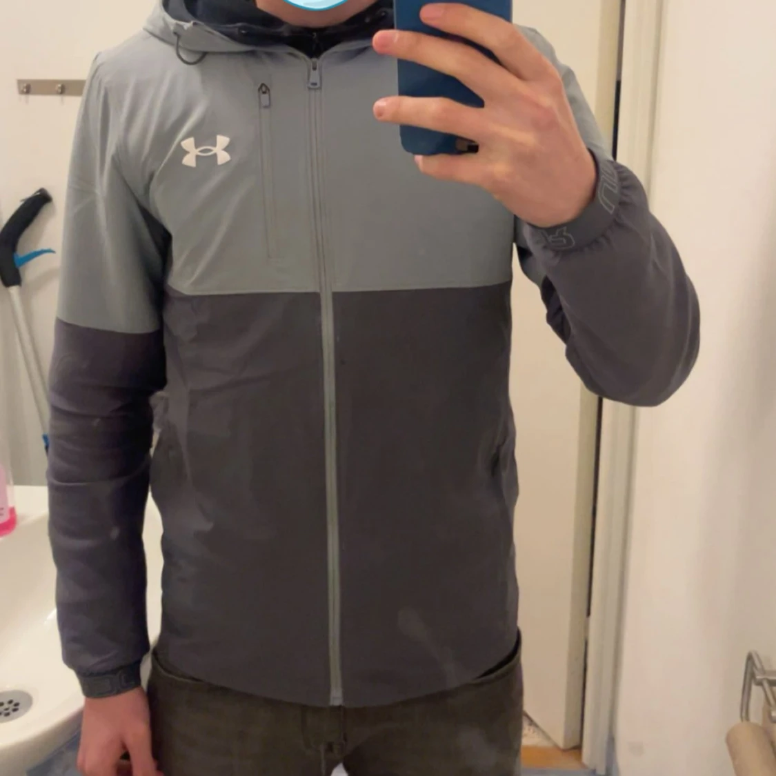 Grå vindjacka från Under Armour