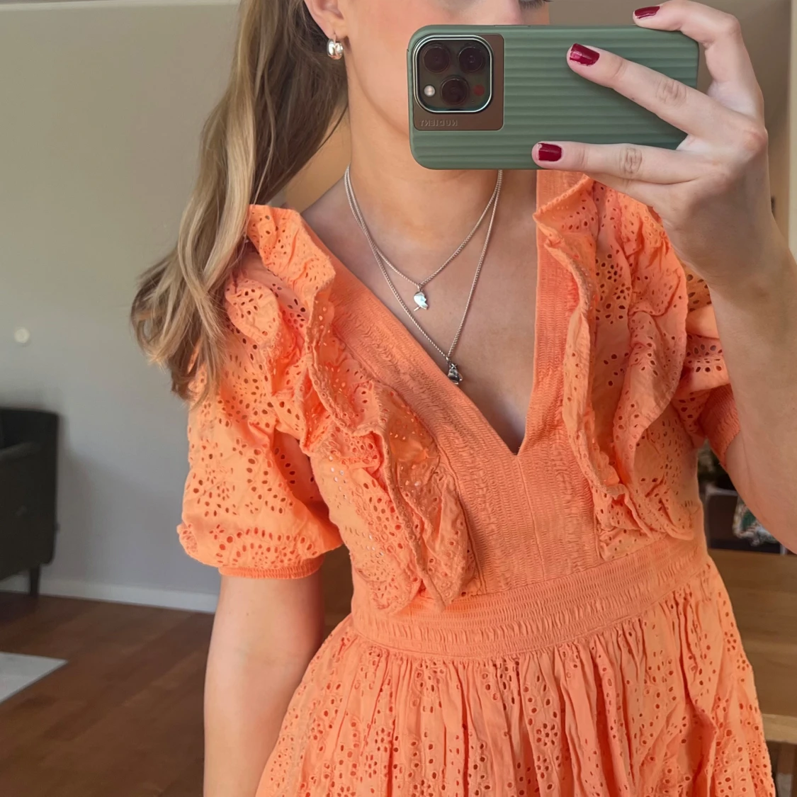 Orange klänning volang  - 1