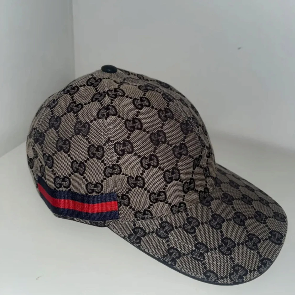Beige gucci keps navy blue