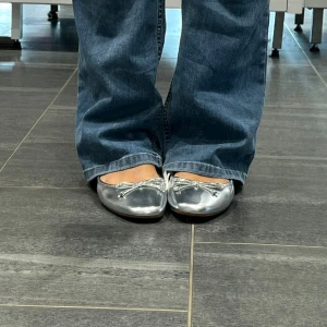 Gulliga ballerinas❤️❤️ - Super söta till sommaren. Nästan aldrig använda🩷🩷🥹!!!går ner i pris!!!