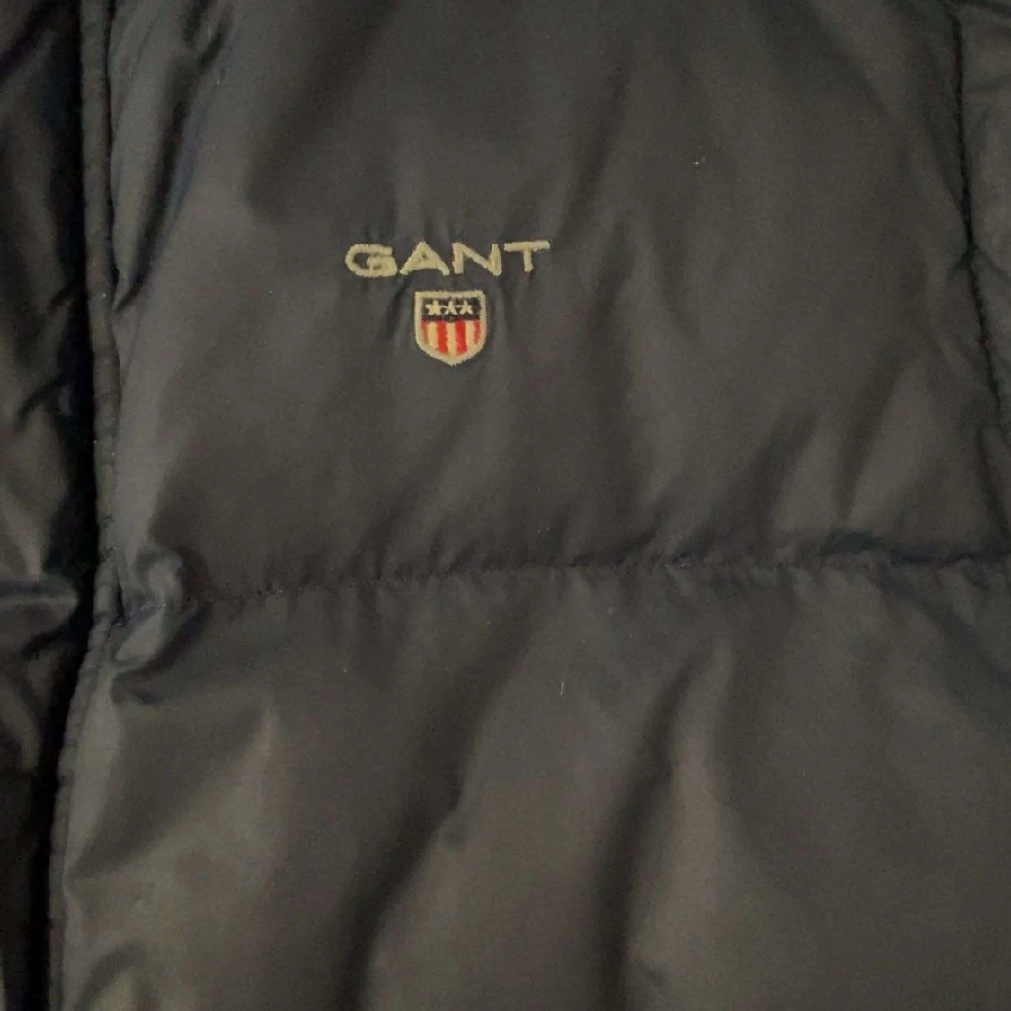 Mörkblå dunväst från Gant - 2