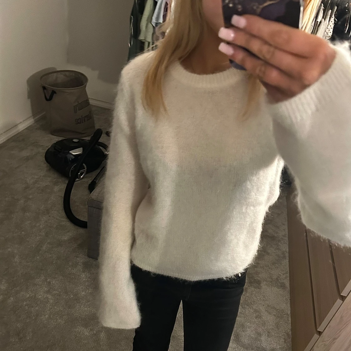 Vit fluffig stickad tröja från H&M Edition