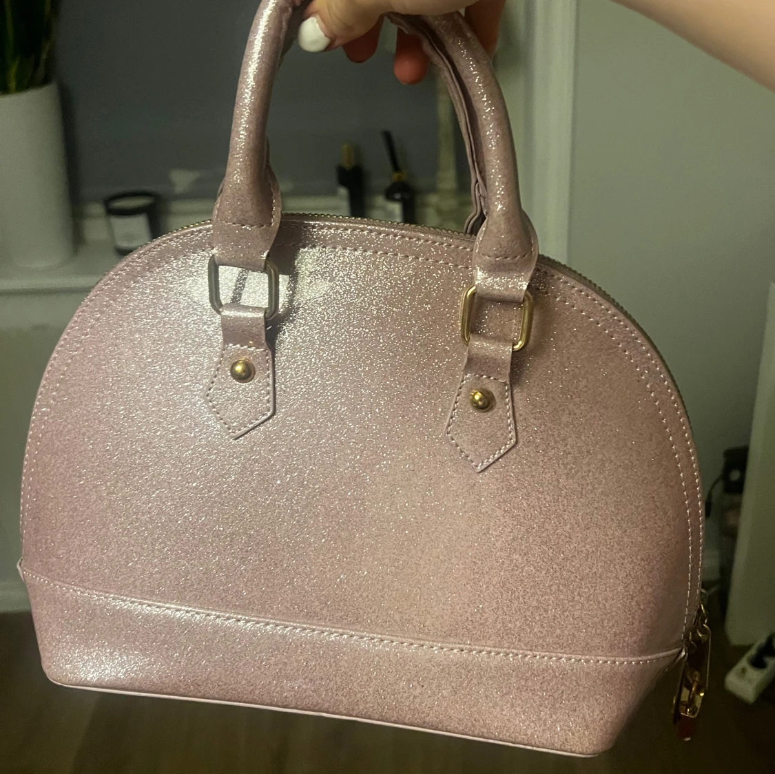 Glittrig rosa handväska - 1