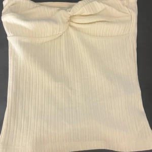   Topp nakd - En bandeau topp från band, använd fåtal gånger. Sitter super fint och inte alls obekvämt. 