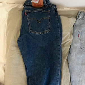 Levis Straight Fit Jeans - Nypris 1000kr. Säljer pågrund av att de inte passar! Pris kan diskuteras. Öppen för byten.