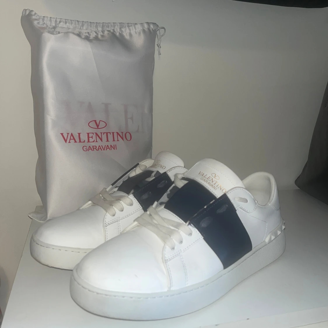 Valentino Garavani Open sneakers med mörkblå band