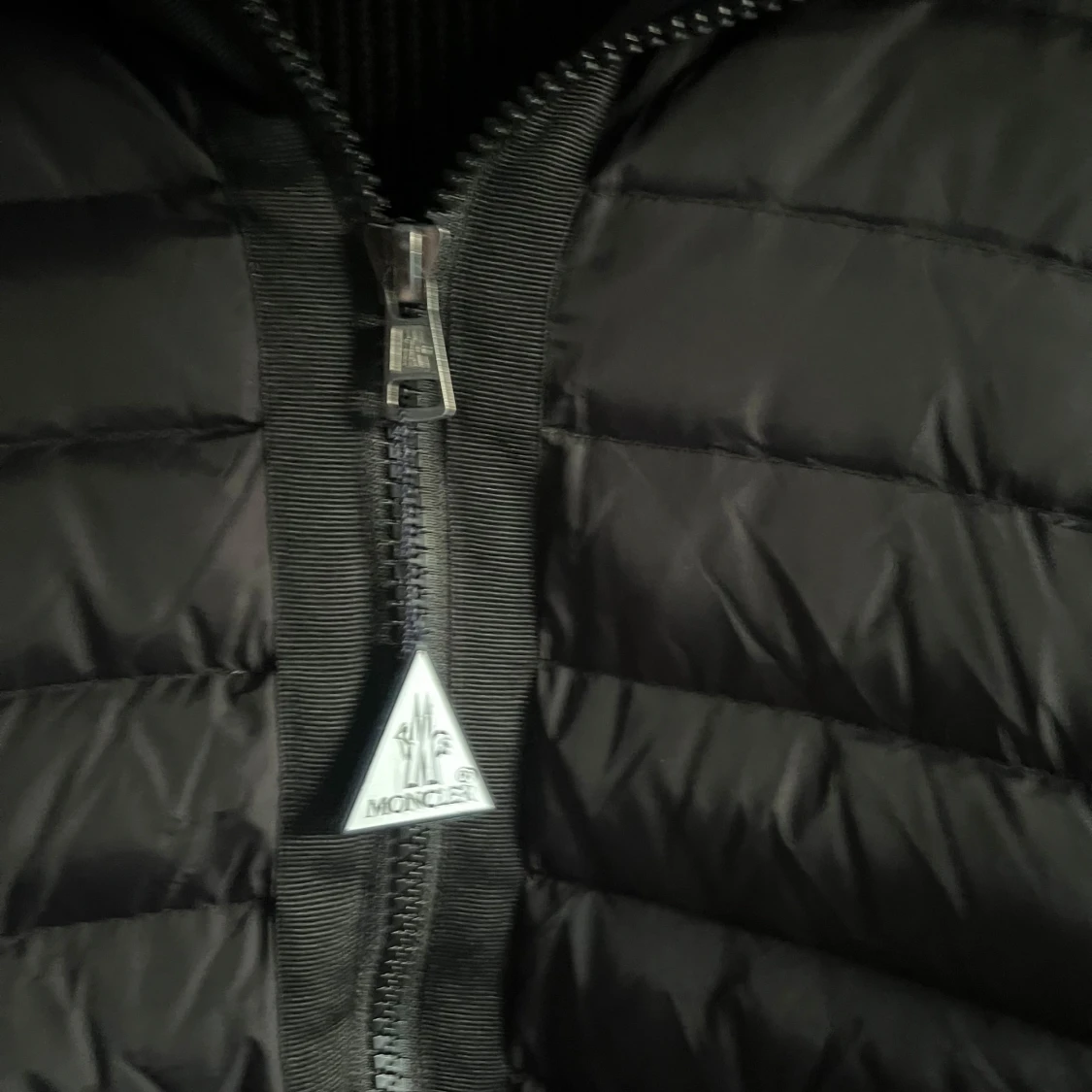 Svart hybridjacka från Moncler - 3