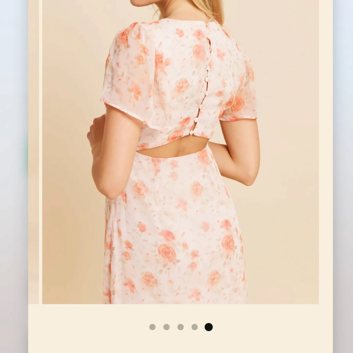 Blommig långklänning med knappar - 2