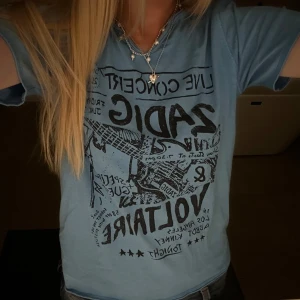 Zadig och Voltaire  - Säljer min jätte fina zadig och Voltaire tröja då den inte kommer till användning längre ❤️ ny skick, ny pris är runt 500 (pris kan diskuteras🤗)