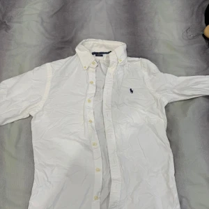 Ralph Lauren Tröja - Ralph Lauren tröja med tunt material, perfekt för sommaren! Använd en gång!