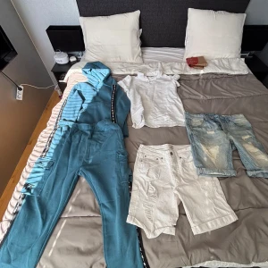Märkeskläder Bundle 5 - Jag säljer allt i Bundle, fin Nike dress med lite shorts och en piké. Allt är typ storlek M