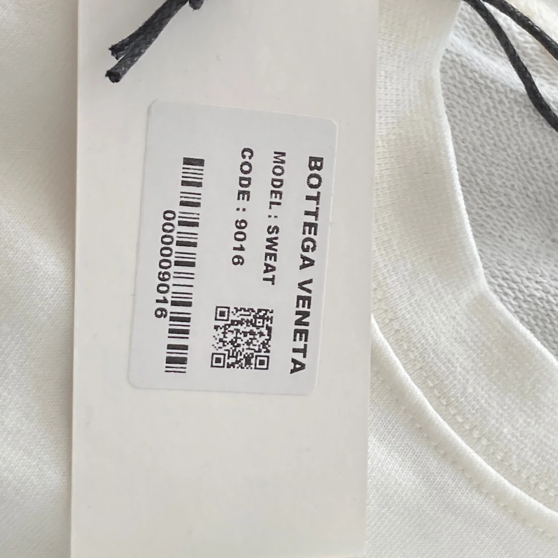 Vit sweatshirt från Bottega Veneta med grön sko-tryck - 1