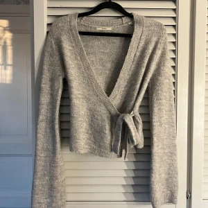 knyt topp - populära tröjan ifrån Gina, aldrig använd 