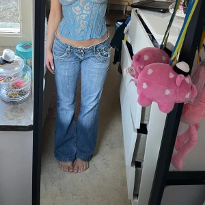 Super fina låg midjade jeans  - Säljer då de inte kommer till användning, fint skick 💞 pris går att diskutera 💞