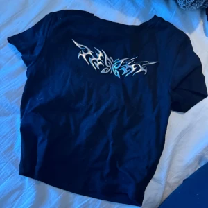 Kläder - Säljer massa kläder och skor o allt. Bara skriva de ni vill ha. 60kr styck allt för 250kr