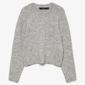 Ljusgrå stickad tröja  - Mysig ljusgrå stickad tröja med rund halsringning och långa ärmar. Perfekt för lager-på-lager och passar till både jeans och kjol. Enkel och stilren design som funkar till det mesta💞