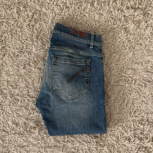 Dondup George  - Dondup George jeans || Skick 9,7/10 finns en liten defekt som inte syns || Storlek 31 || 