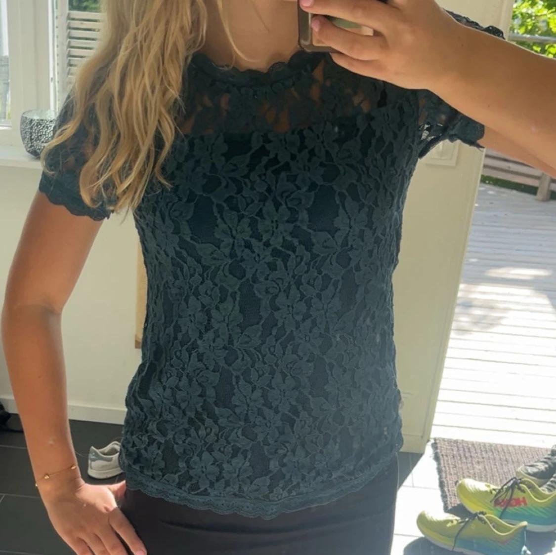 Mörkgrön spetsblus