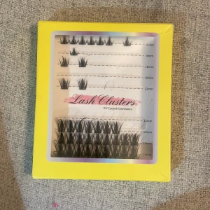 Lash Clusters DIY Eyelash Extensions - Säljer ett paket med Lash Clusters i olika längder från 8 mm till 16 mm - men de flesta som är kvar är två rader 14mm och två rader 16 mm. Fransarna är perfekta för anime / manga / manwha lashes. De som är i förpackningen är rena och icke använda! 