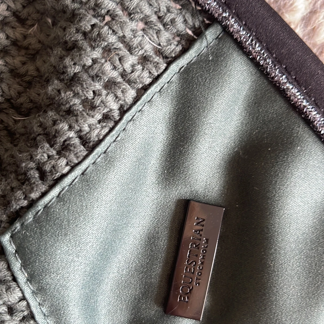 Mörkgrönt ridhuva från Equestrian Stockholm - 2