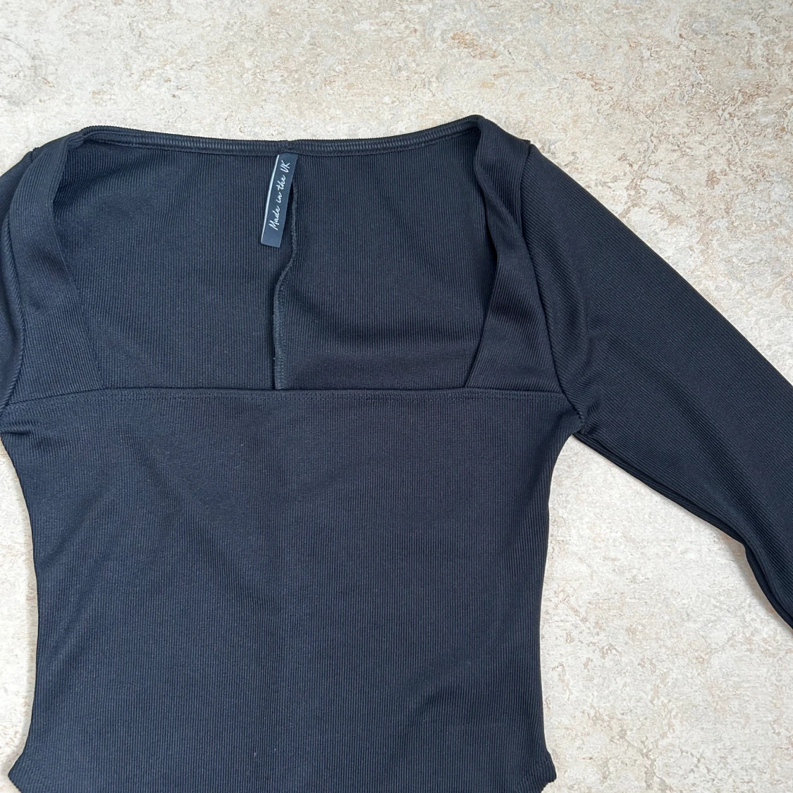 Svart ribbad långärmad topp - 1