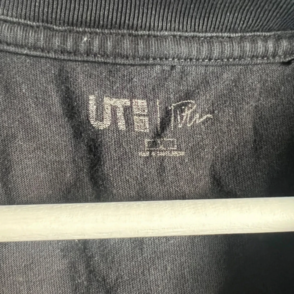 Svart t-shirt från UT x Tim - 2