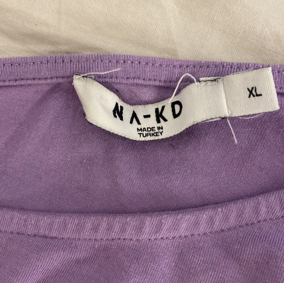 Lila oneshoulder topp från NA-KD - 3