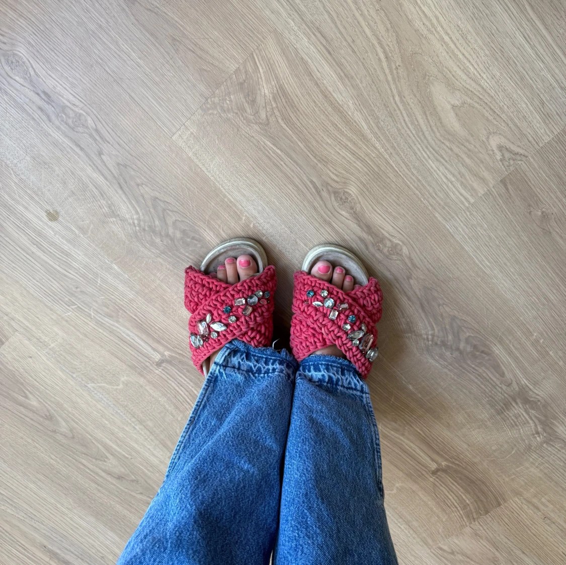 Röda sandaler från Inuikii med pärlor - 4