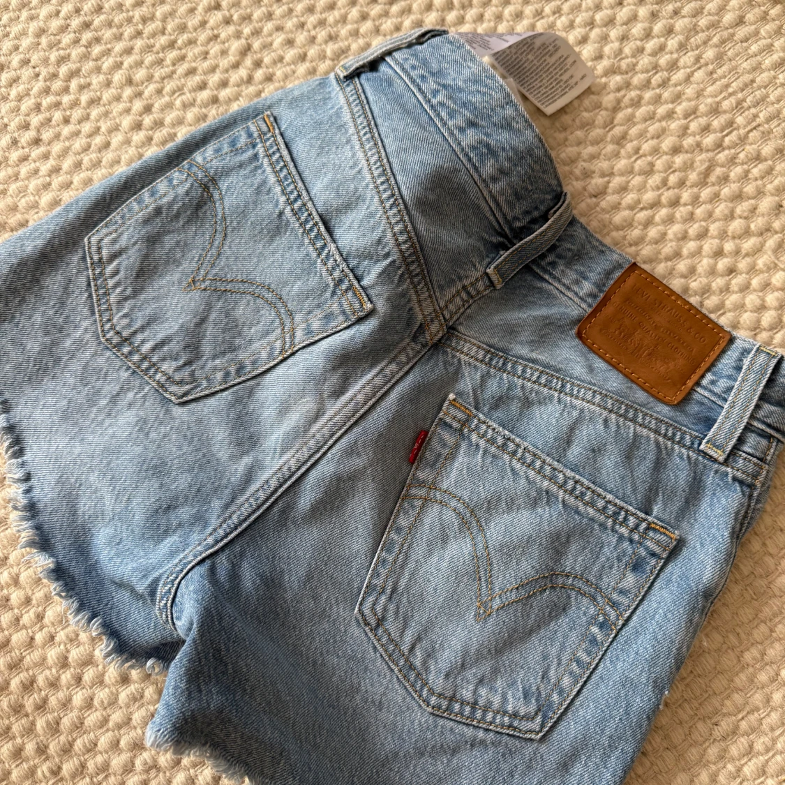 Levi's ljusblå jeansshorts hög midja